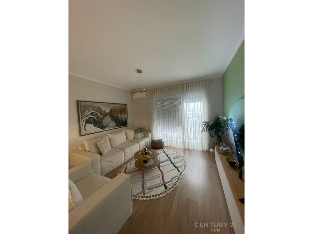 Shitet Apartament 2+1+2 + Post Parkimi Bulevardi i Ri, Tiranë
