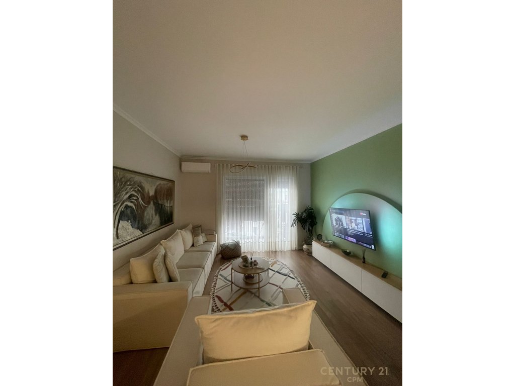 Shitet Apartament 2+1+2 + Post Parkimi Bulevardi i Ri, Tiranë
