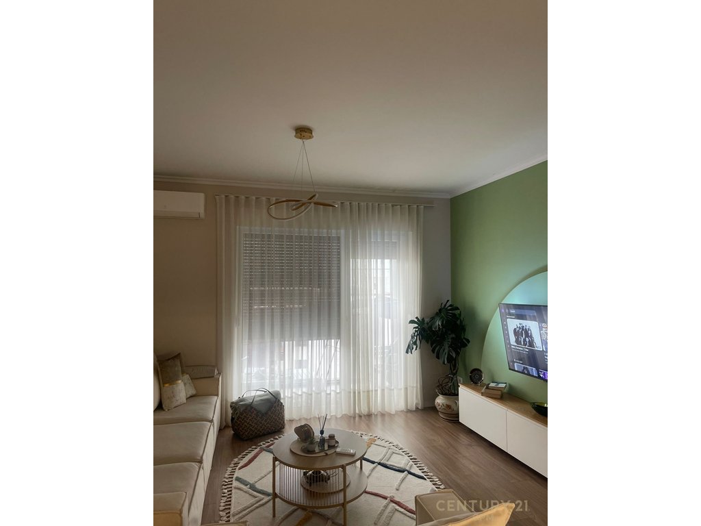 Shitet Apartament 2+1+2 + Post Parkimi Bulevardi i Ri, Tiranë