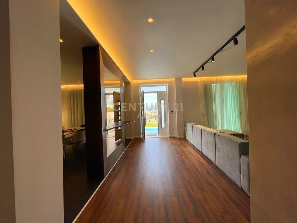 Vila moderne për shitje në Vlorë, pranë Rrugës "4 Heronjtë"