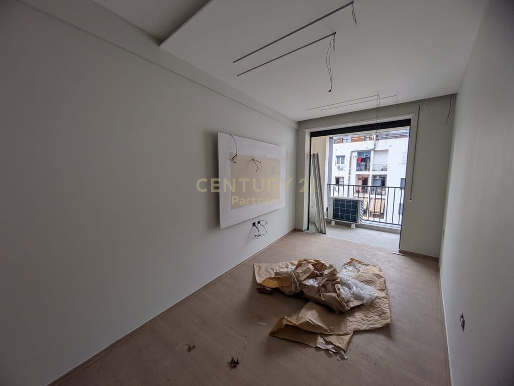 APARTAMENT 1+1 PER SHITJE NE RRUGEN 5 MAJI PRANE CONCORD CENTER