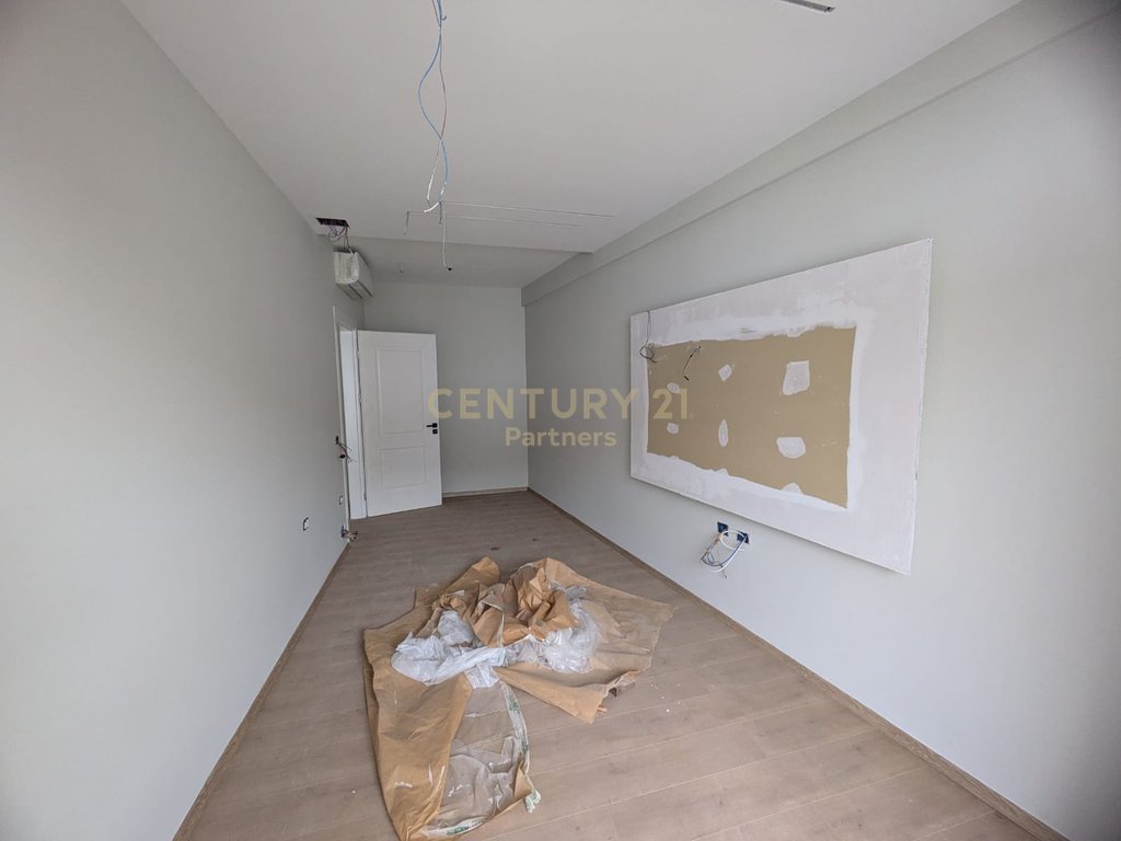 APARTAMENT 1+1 PER SHITJE NE RRUGEN 5 MAJI PRANE CONCORD CENTER