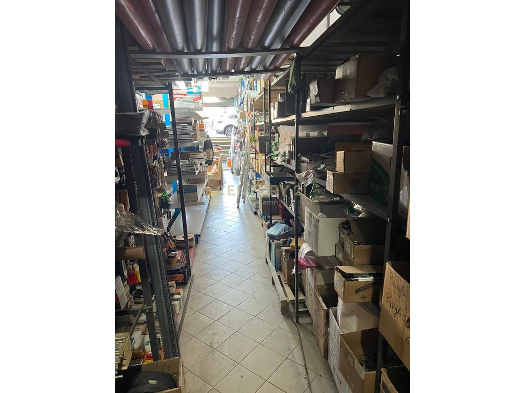 Shitet Biznes Materiale Ndërtimi – Kodra e Diellit, Tiranë