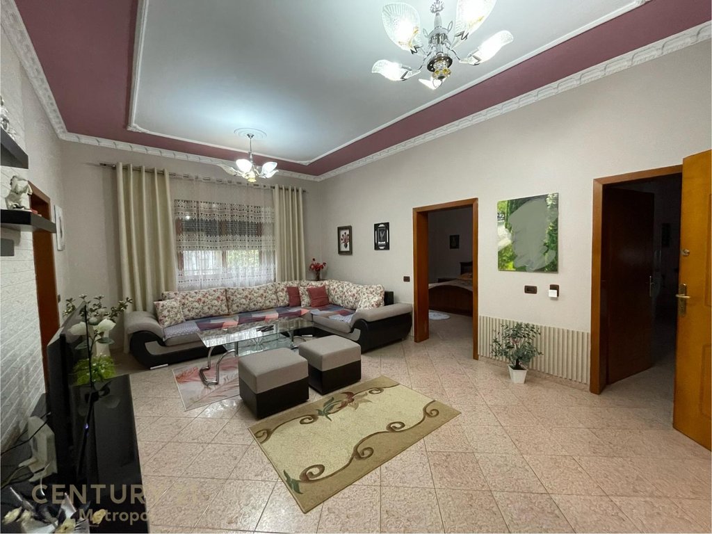 Shitet shtëpi private 3+1 + Truall, në Plazh, Durrës