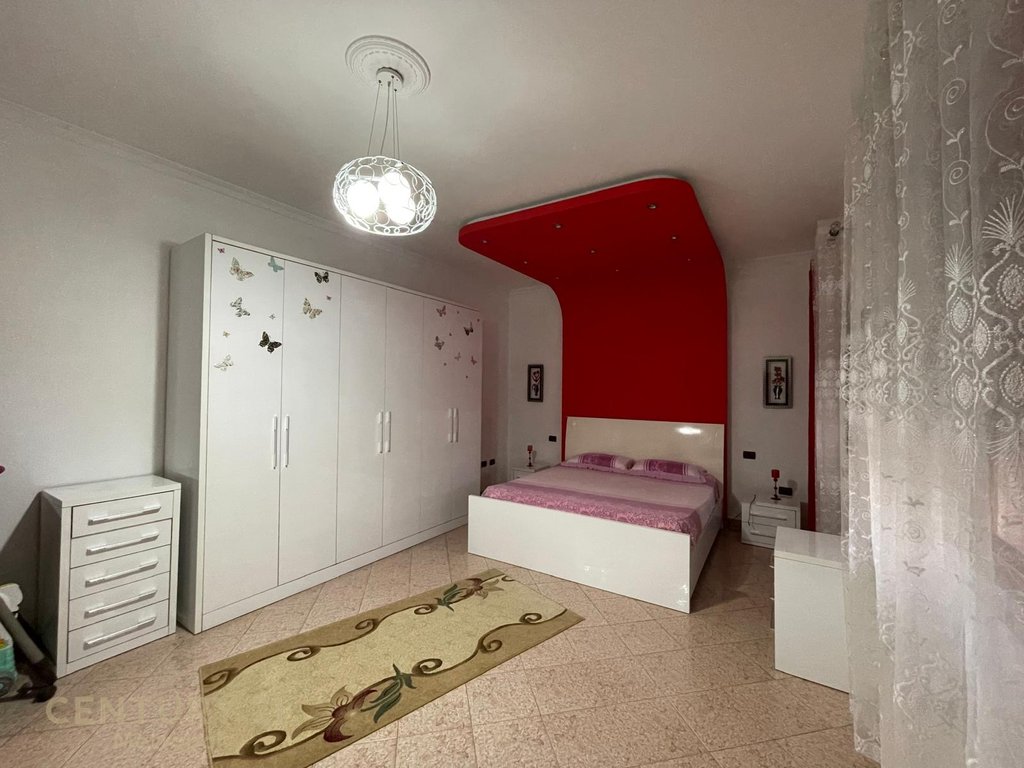Shitet shtëpi private 3+1 + Truall, në Plazh, Durrës
