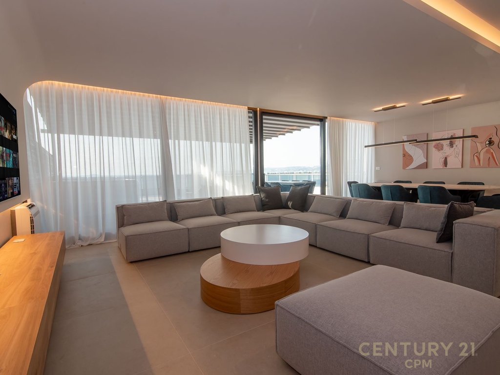 Penthouse Premium 3+1+2 me Lavanderi dhe Verandë në Lokacion Elitar – Vlorë