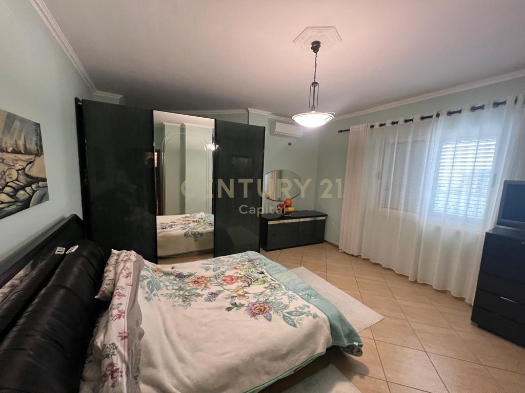 Apartament 120m2 dhe 300m2 verandë!