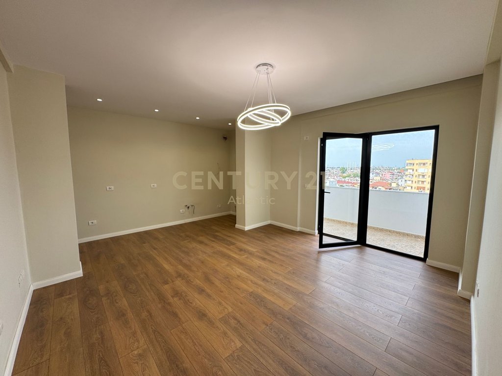 Apartament 2+1 në Shitje në Plazh Hekurudha, Durrës