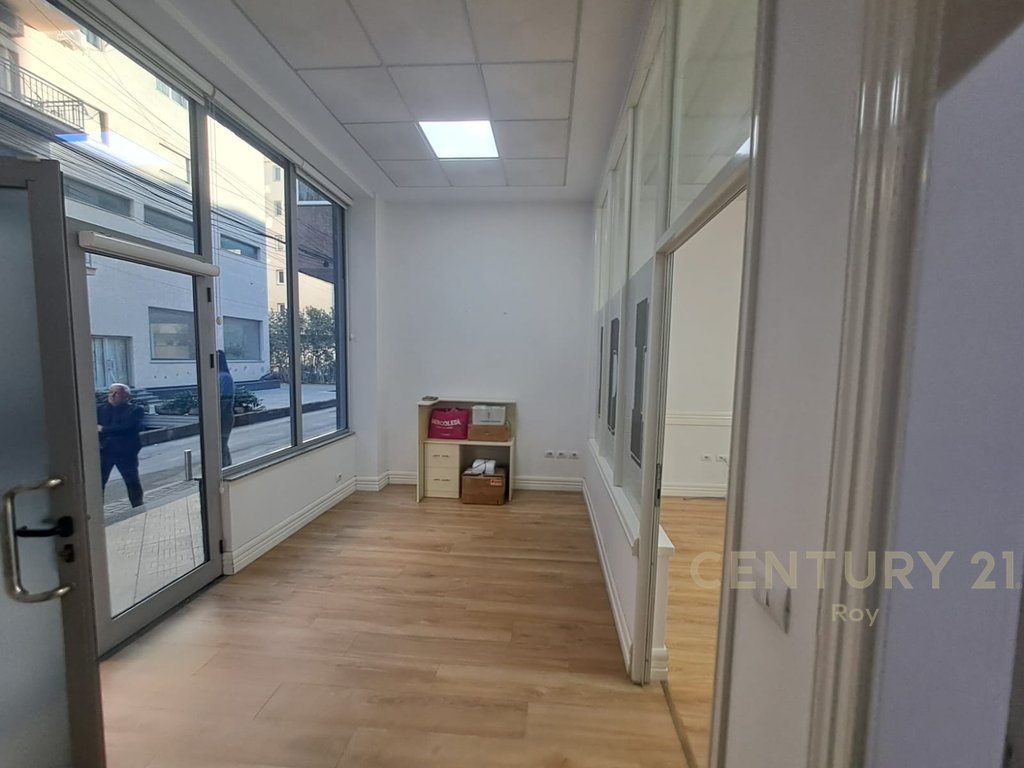 Hapësirë multifunksionale  Për Qera në Plazh, Durrës 50m Distance nga Deti.