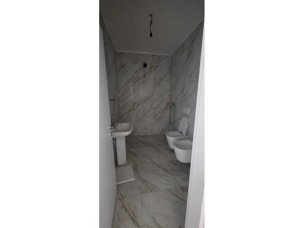 APARTAMENT 1+1 PËR QIRA – Bulevardi i Ri!!