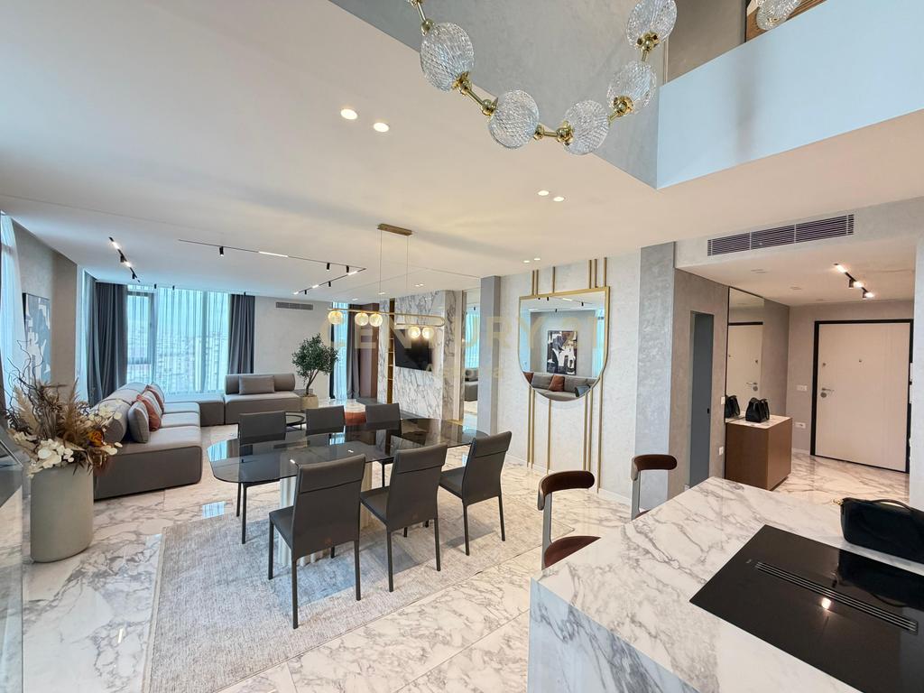 Duplex luksoz 221 m²  + parkim te mbyllur te "Square 21", Tiranë