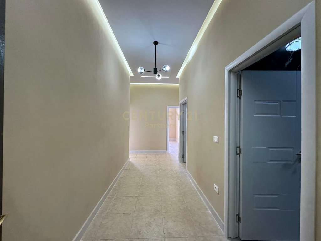 SHITET APARTAMENT 3+1 NË PLAZH, DURRËS – AFËR HOTEL GLOBO