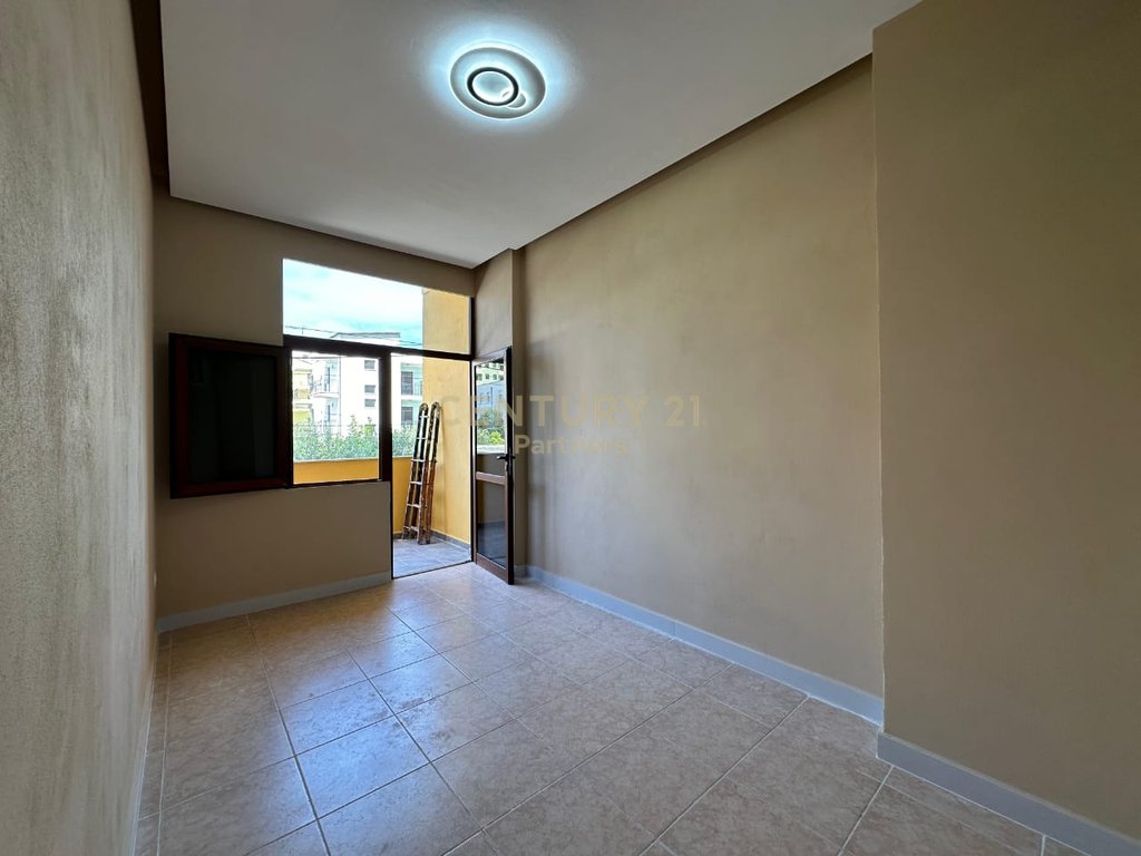 SHITET APARTAMENT 3+1 NË PLAZH, DURRËS – AFËR HOTEL GLOBO