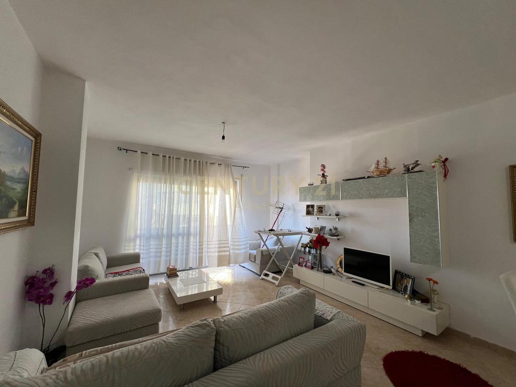 SHITET APARTAMENT 2+1+2T TUALETE NE PLAZH DURRES 
[ KOMPLEKSI EKA ]