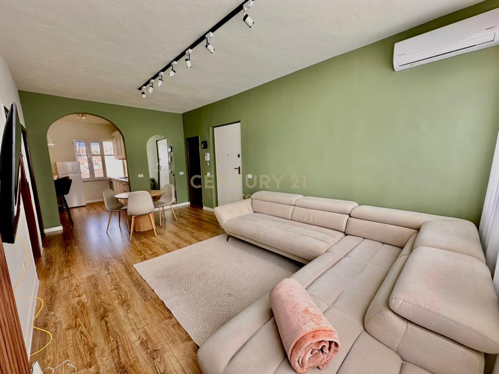 Apartament për qira 2+1 në Rrugën e Durrësit