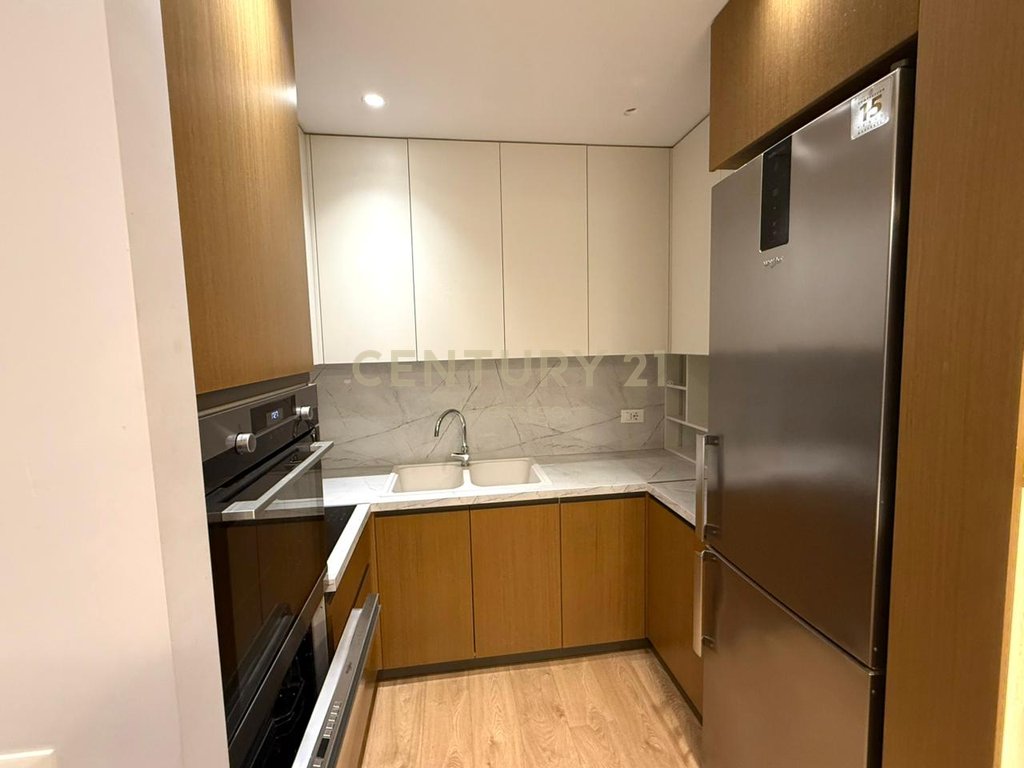 APARTAMENT  2+1+2 + GARAZH ME QIRA PRANE "RADISSON COLLECTION", LIQENI I THATE, TIRANE!
