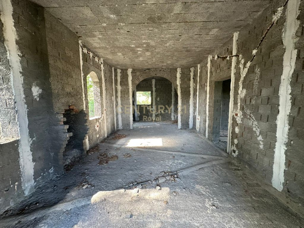 SHITET SHTEPI PRIVATE DHE TOKE NE BUDULL, 5KM NGA KOLAUDIMI FUSHE PREZE