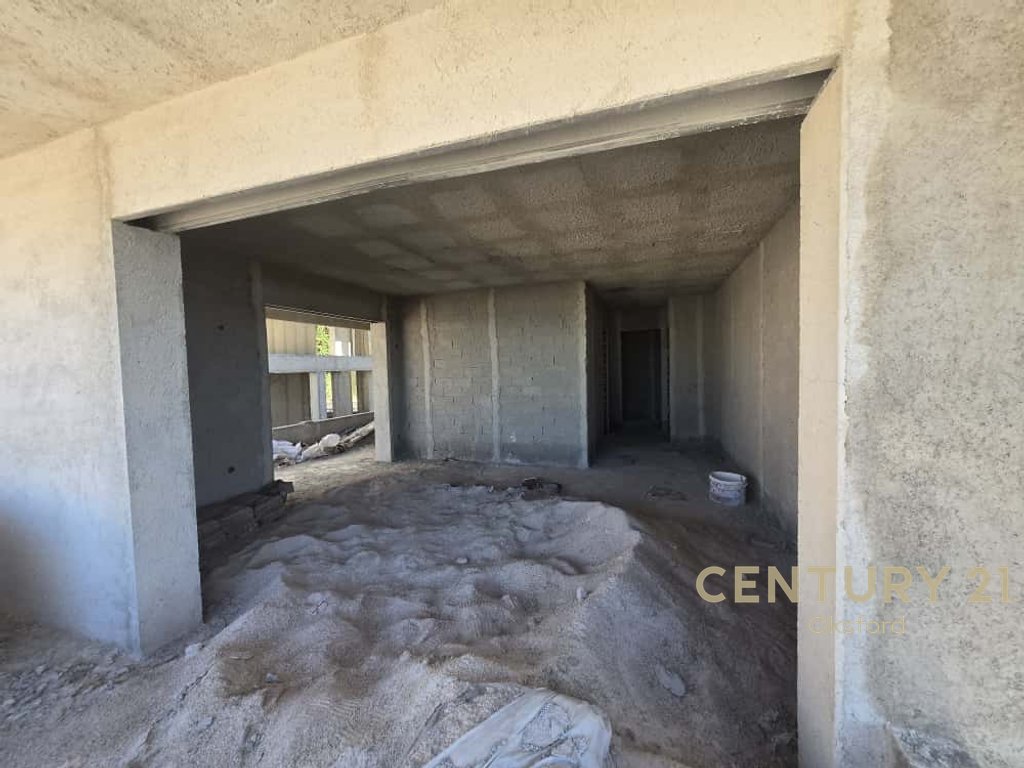 APARTAMENT 2+1+2 PER SHITJE NE SARANDË