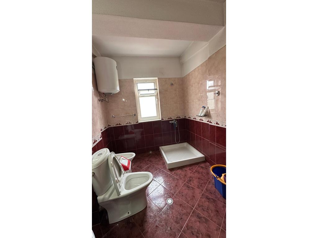 APARTAMENT NË SHITJE NË POGRADEC – PRANË KISHËS, 3 MINUTA NGA LIQENI, 100 M², KATI I 3-TË