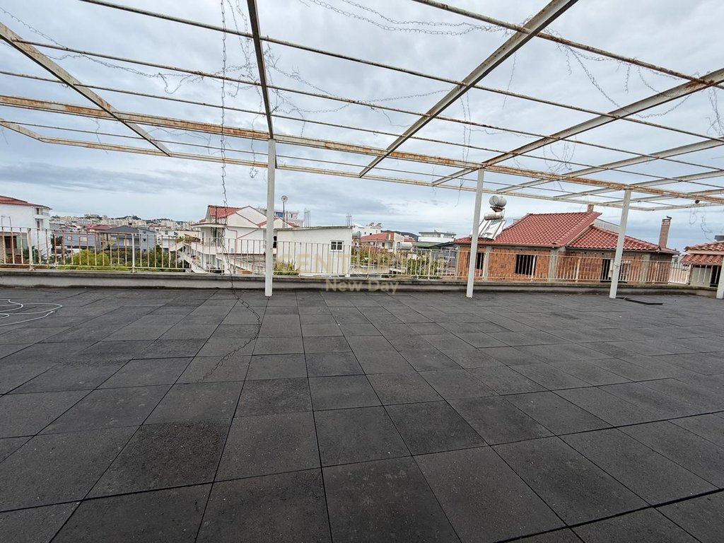 Jepet me Qira Godinë Multifunksionale ne Kenete Durrës  4000 Euro