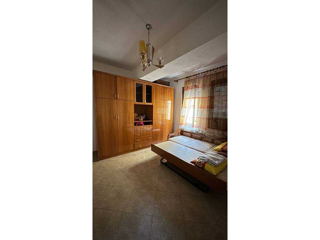 APARTAMENT ME QIRA 90 M² – PAMJE NGA LIQENI DHE STADIUMI