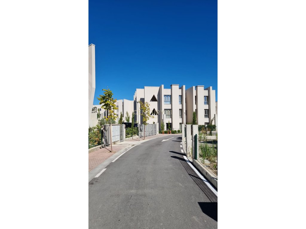 Vila Elitare per shitje ne zonen e Liqenit te Thate "GREEN VALLEY".1.600.000€ | 783.5 m²