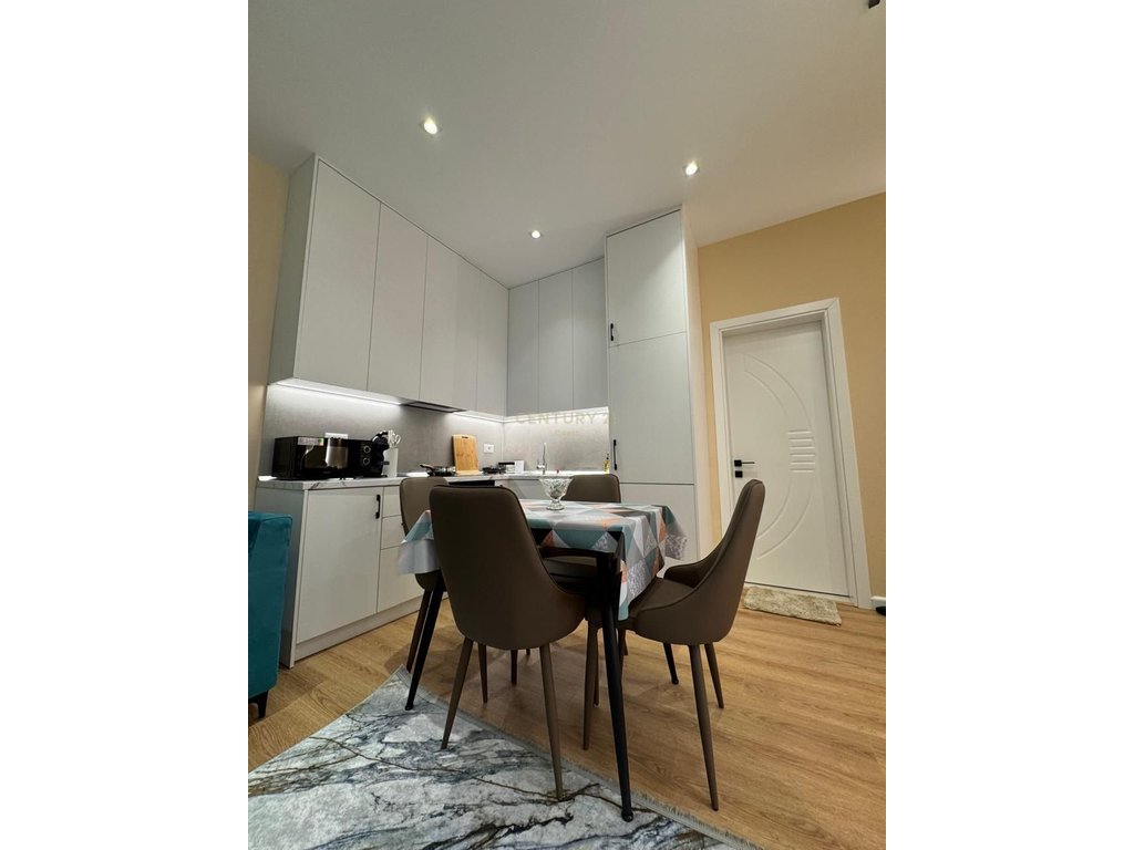 SHITET SUPER APARTAMENT  2+1 NE LUNGOMARE -100 M NGA DETI!!