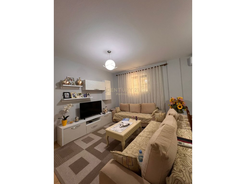 SHITET APARTAMENT 2+1 NE ZEMER TE DURRESIT PRANE AMFITEATRIT!