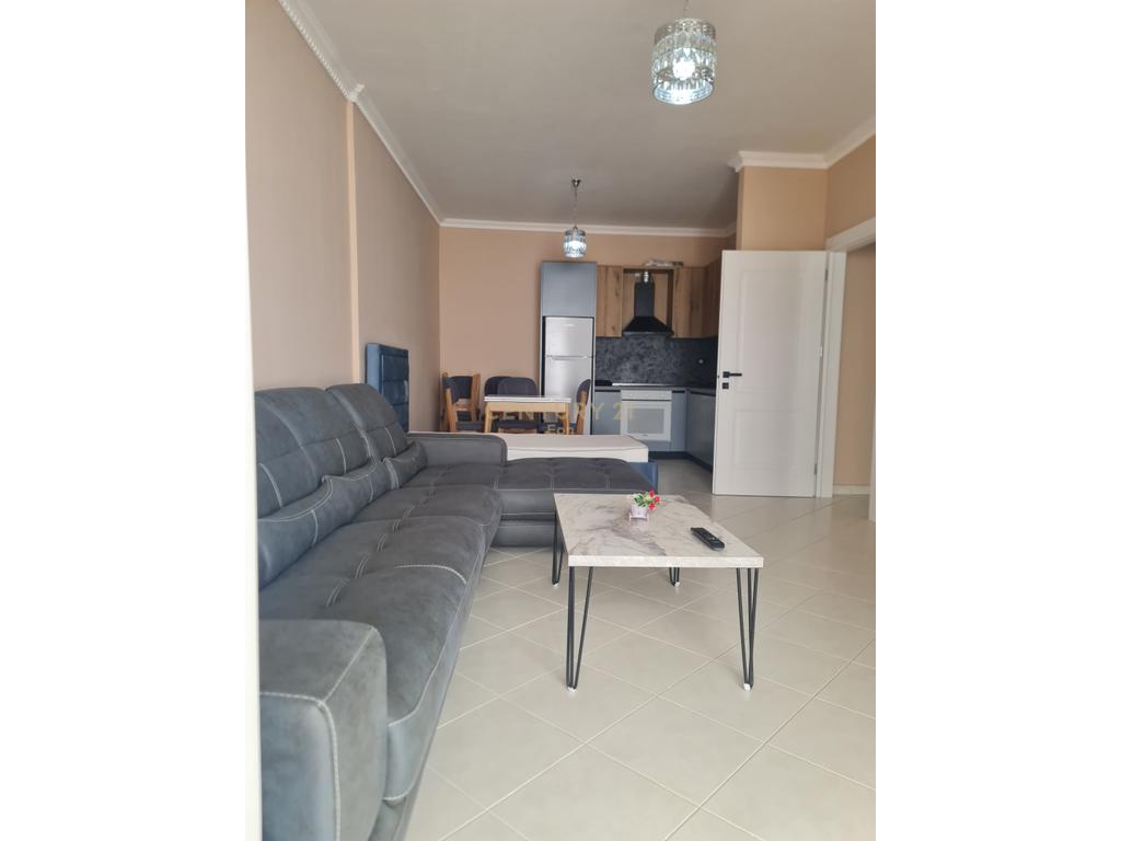 Shitet apartament 1+1 30m larg detit dhe Garazh në Qerret !