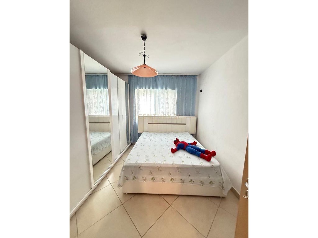 SHITET APARTAMENT TEK RRUGA E PORTIT !