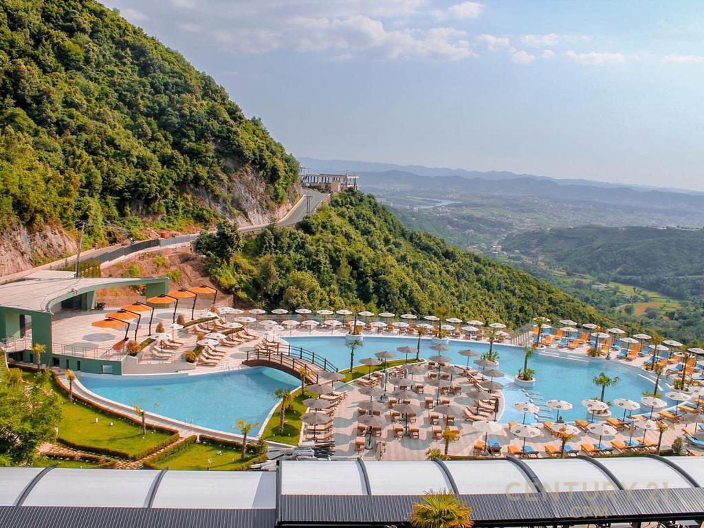 NE ZONEN E DAJTIT PRANE SELECT HILL SHITET TOKE 8000 m²
