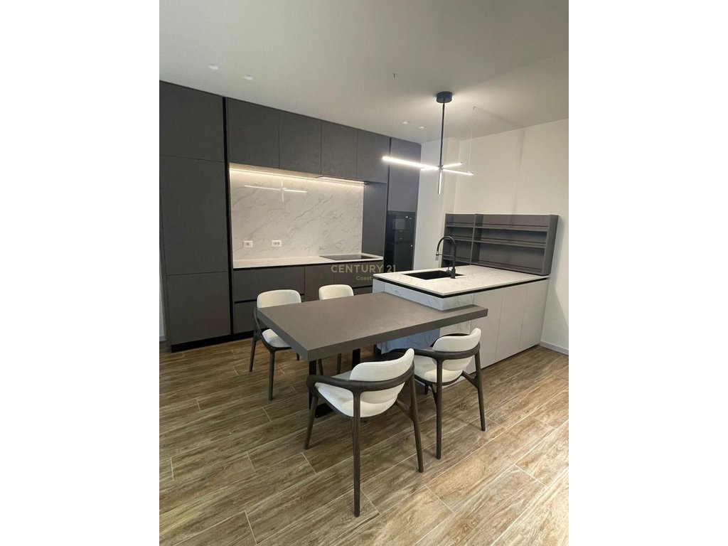 Apartament Luksoz me Qira – 80 m² + Garazh | Qendra e Vlorës, pranë Xhamisë.