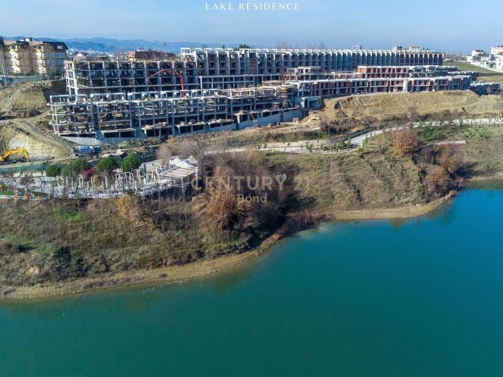 Triblex ne Shitje, Swan Lake Residence Liqeni i Farkes