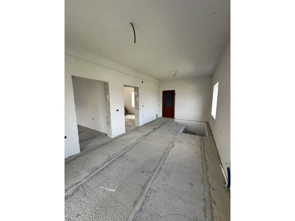 POGRADEC, SHITET  VILË 2 KATËSHE NË BUÇIMAS!!!!
