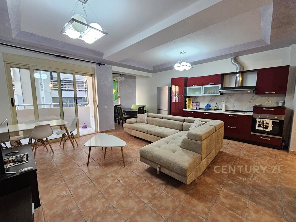 Shesim Apartament 3+1 ne Sarande me mundesi ndarje ne 2 apartamente 1+1
