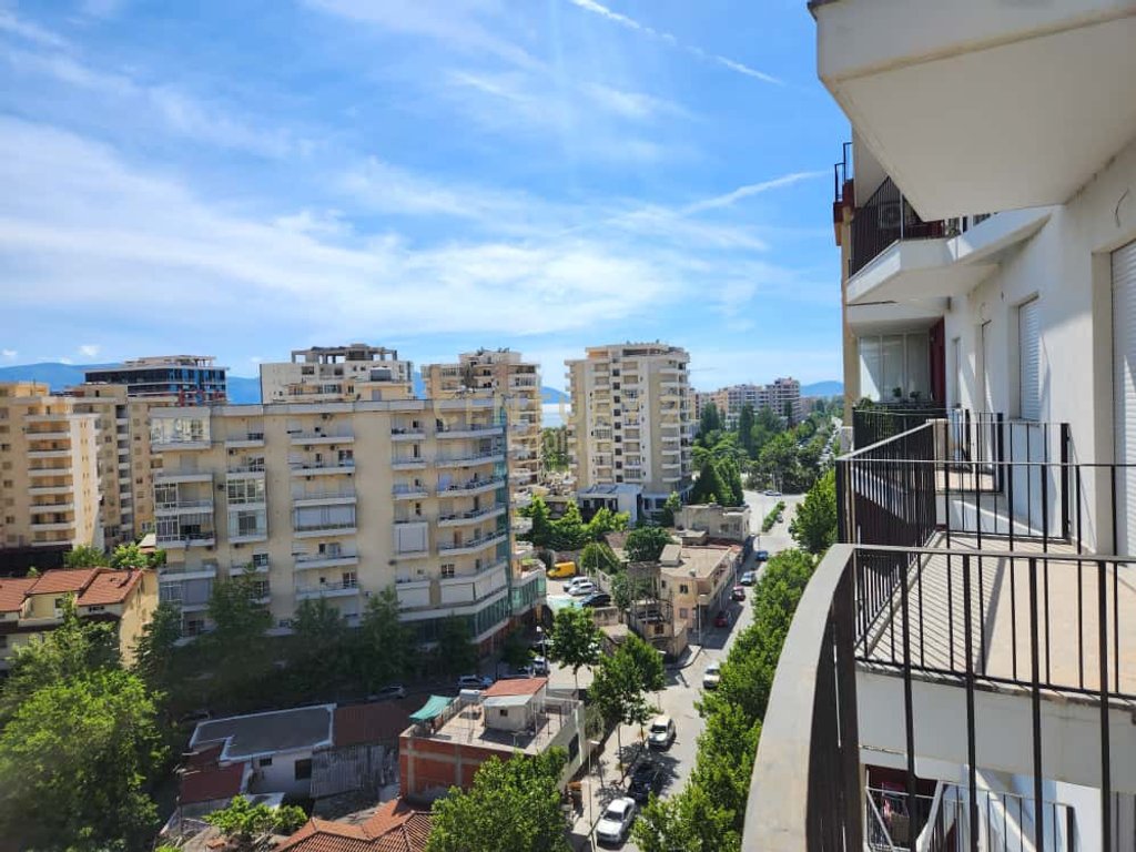 Shitet Apartament 2+1 Pranë Lungomares