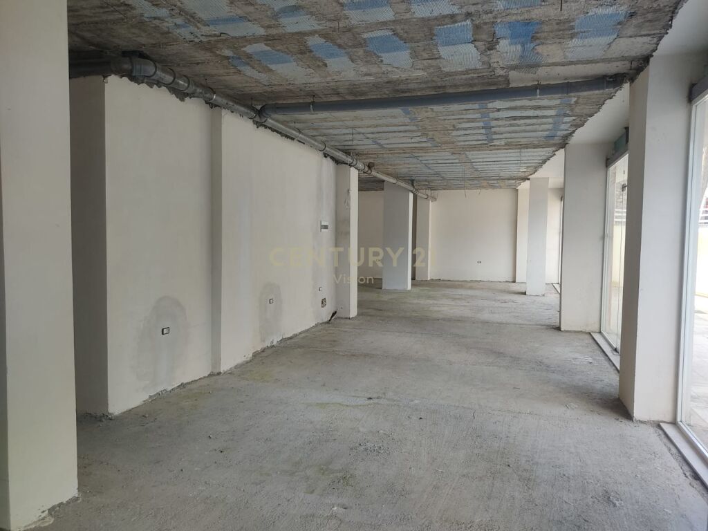 Ambient biznes për shitje në Rrugën e Gjanë, Shkodër -  155 m²