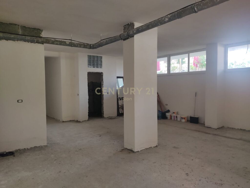 Ambient biznes për shitje në Rrugën e Gjanë, Shkodër -  155 m²