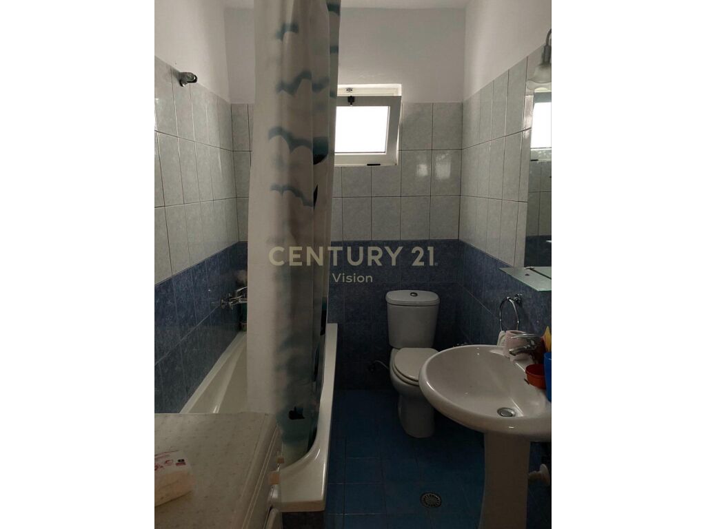 Vila 3 kateshe + ambient biznesi në shitje në Zues, Shkodër