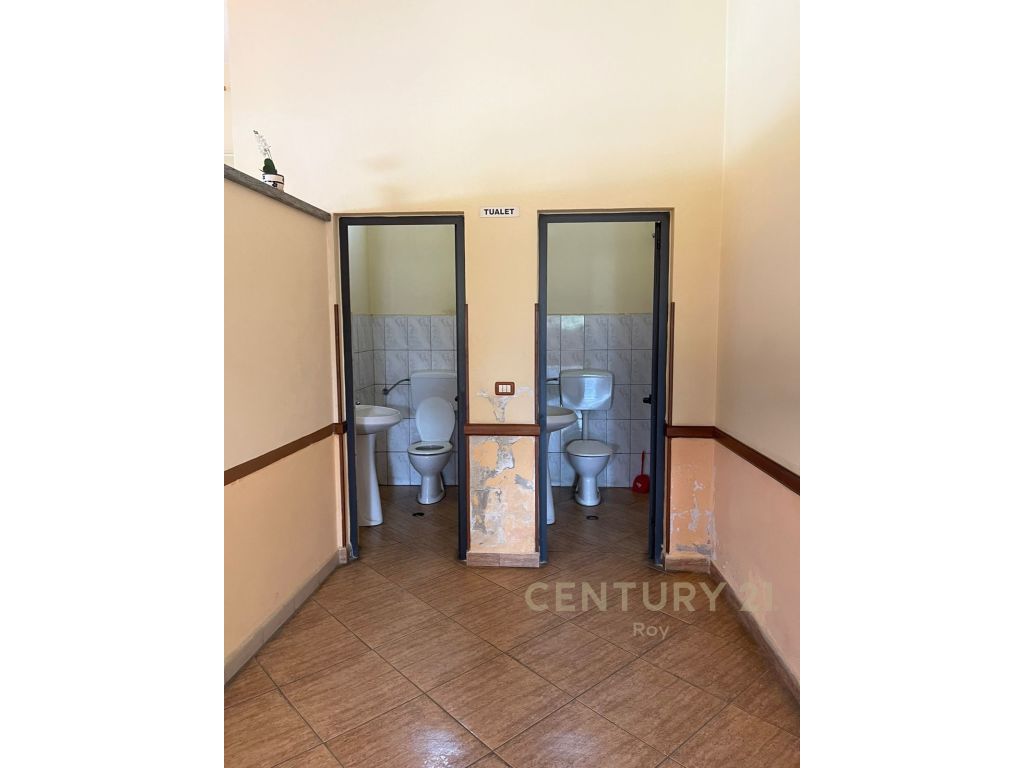 SHITET BAR-RESTORANT BUZE RRUGE KRYESORE NE DURRES!