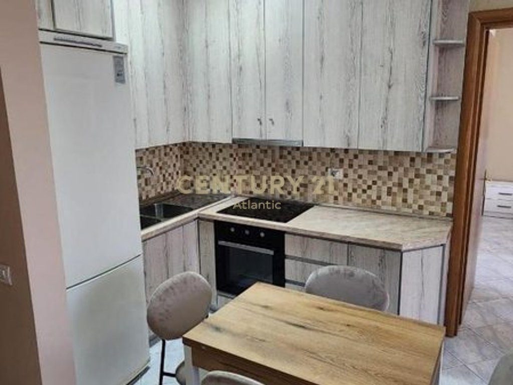 Apartament 1+1 Me Qira në Plazh Hekurudha, Durrës