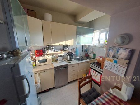 Shitet apartament 2+1 te bulevardi kryesor Durres