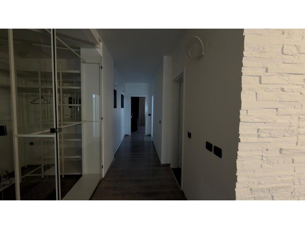 Apartament 2+1 Me Qira në Komunën e Parisit, Tiranë - 950€ | 111 m²