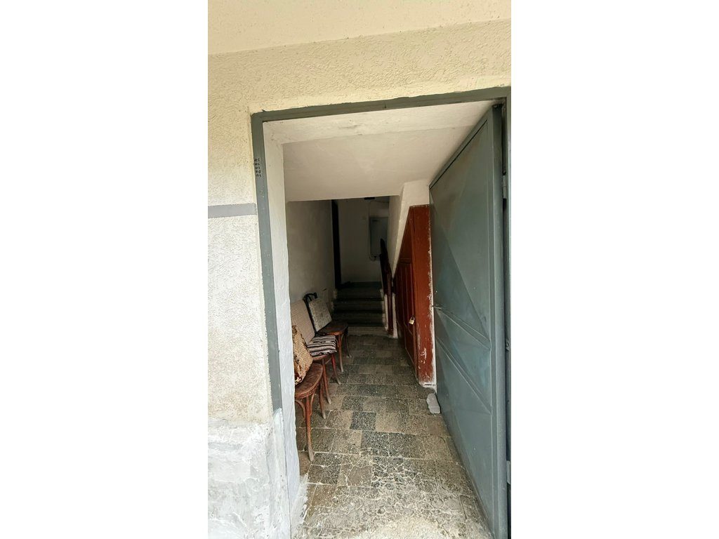 APARTAMENT 2+1 NË SHITJE NË KORÇË – PRANË QENDRËS, MUNDËSI E SHKËLQYER INVESTIMI OSE BANIM !!!