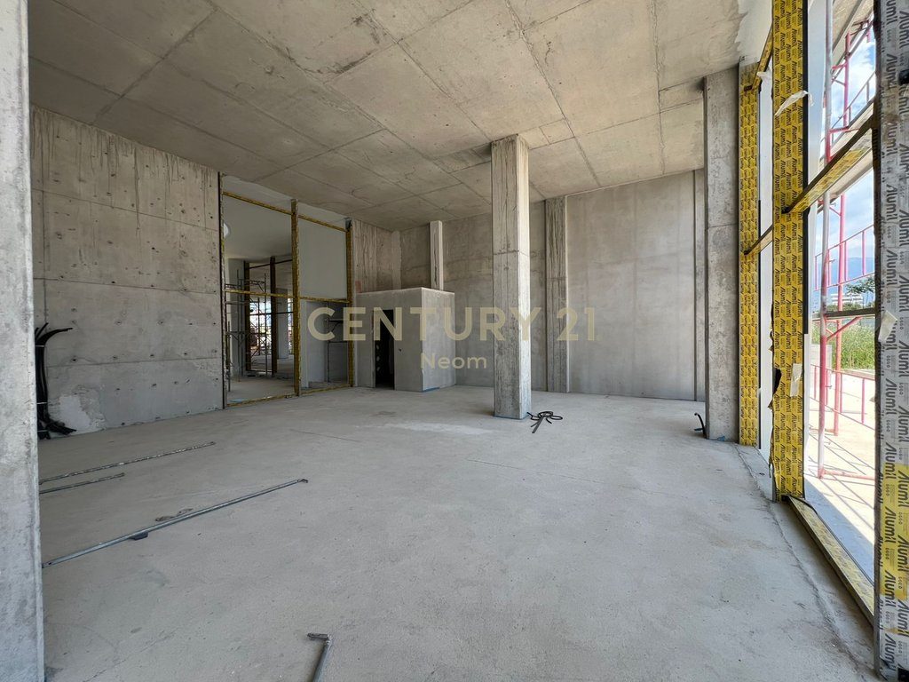 Ambient komercial me qera në një nga zonat më strategjike të qytetit, kompleksi Park Avenue Complex. - Century 21 Albani...