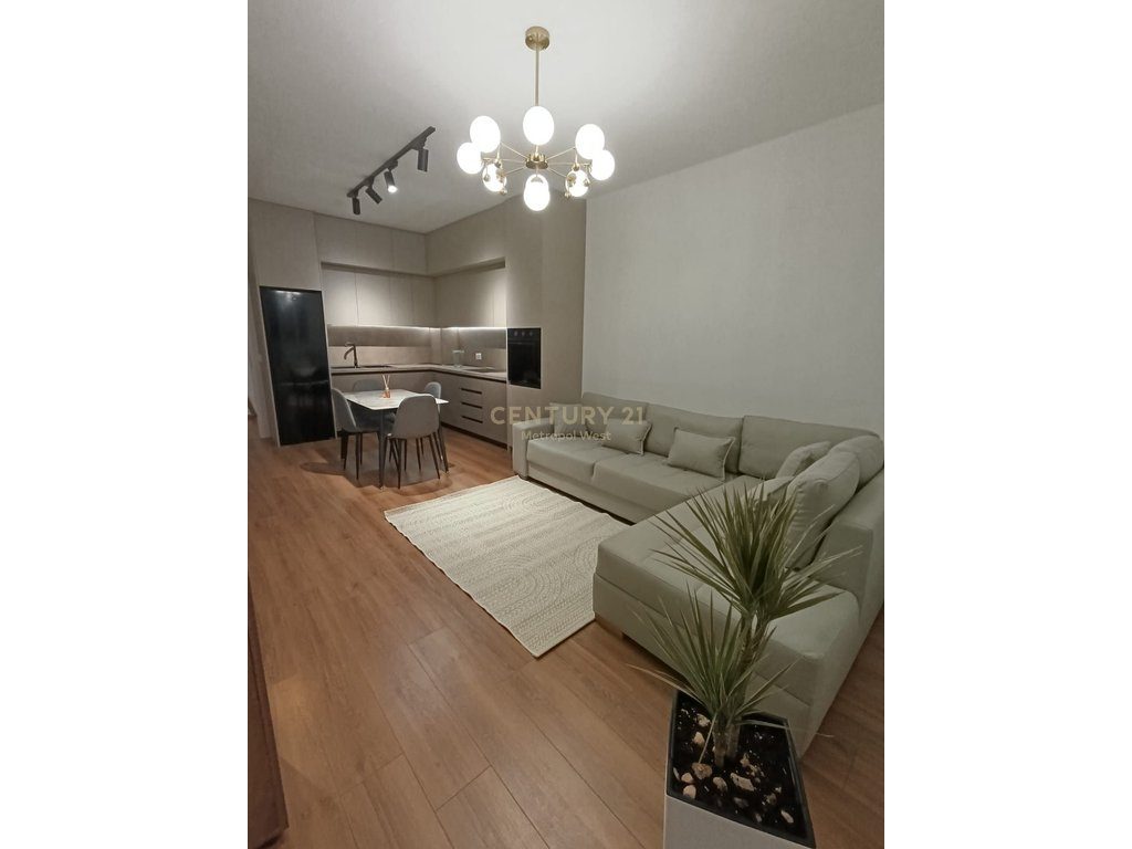 Pranë Ambasadës Amerikane, apartament 1+1 me qira