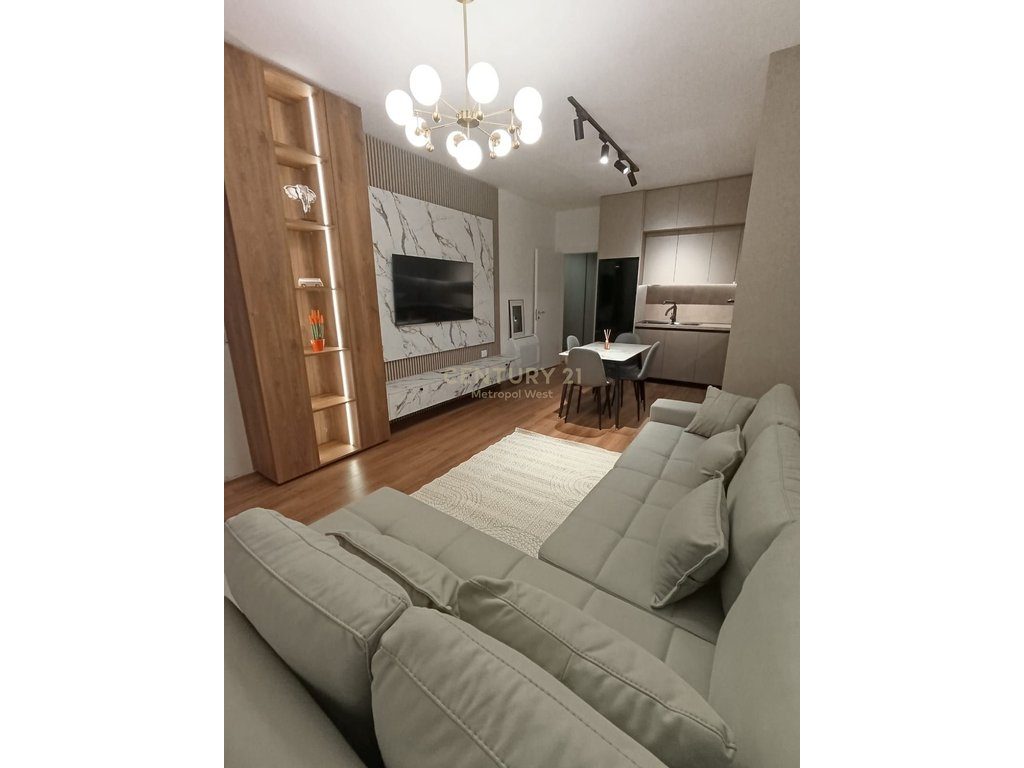 Pranë Ambasadës Amerikane, apartament 1+1 me qira