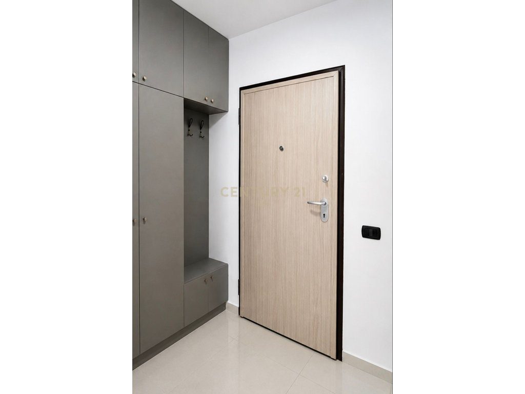 Shitet  apartament 2+1 ne hyrje te Freskut!
