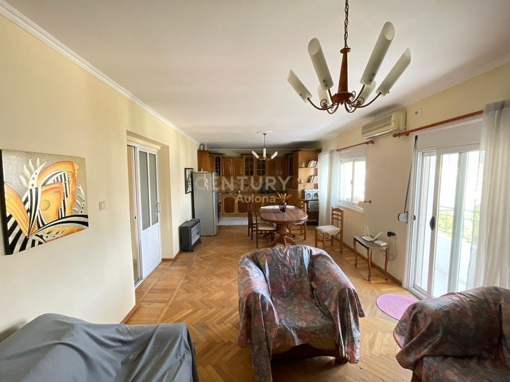 SHITET APARTAMENT 2+1 TE RRUGA E RE PALLAT EKZISTUES ME FASAD TE RESTAURUAR