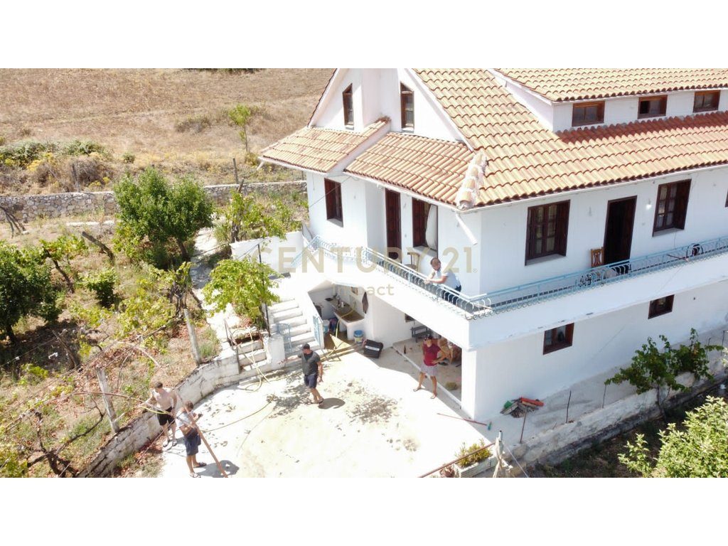 Vilë 4+2 Në Shitje në Pogradec - 190.000€!